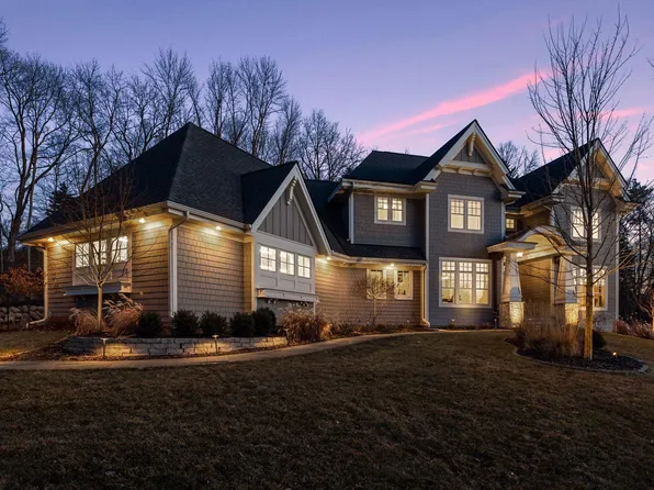 1090 Heritage Ln, Wayzata, MN 55391