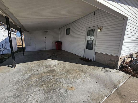 5th image of 306 E Van Buren St