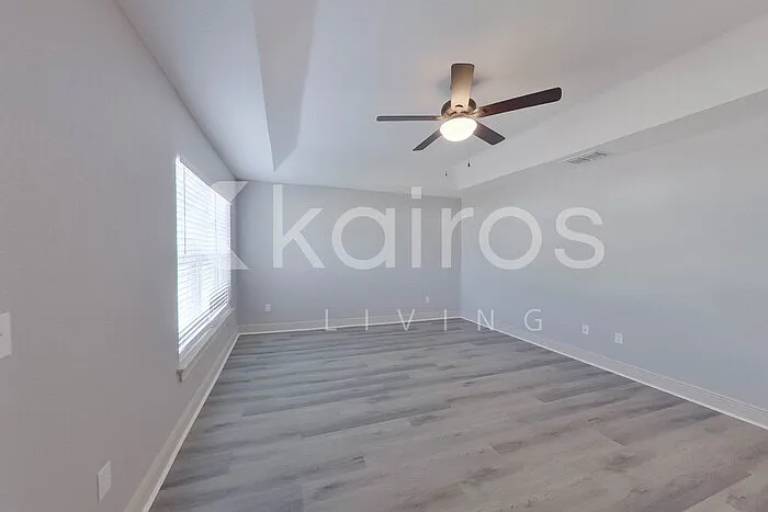 3 bed, 2.0 bath, 1936 sqft, $2,045 — Photo 2