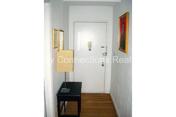 Rented by City Connections Realty | media 20