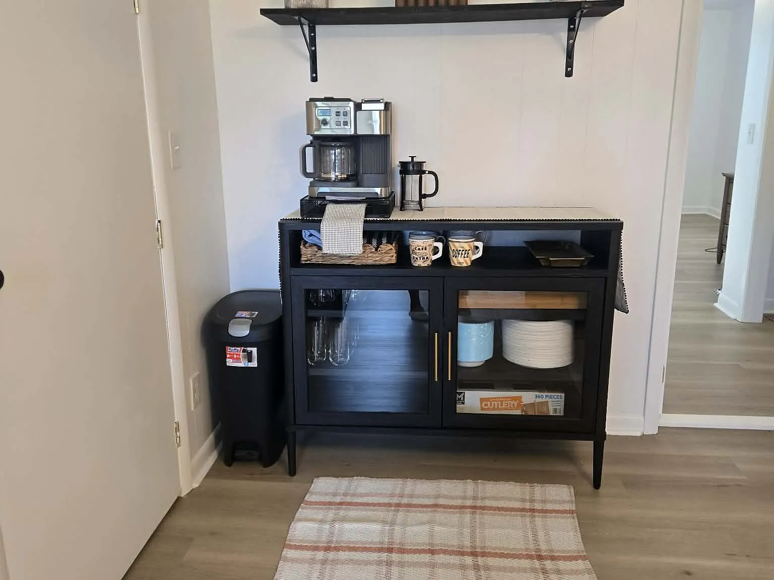1 bed, 700 sqft, $1,200 — Photo 3
