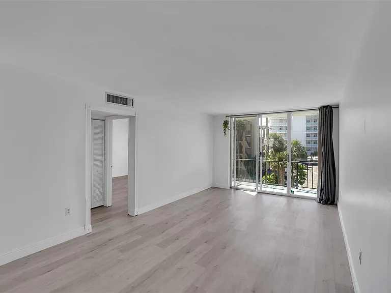 301 Croton Ave #302 — Photo 14