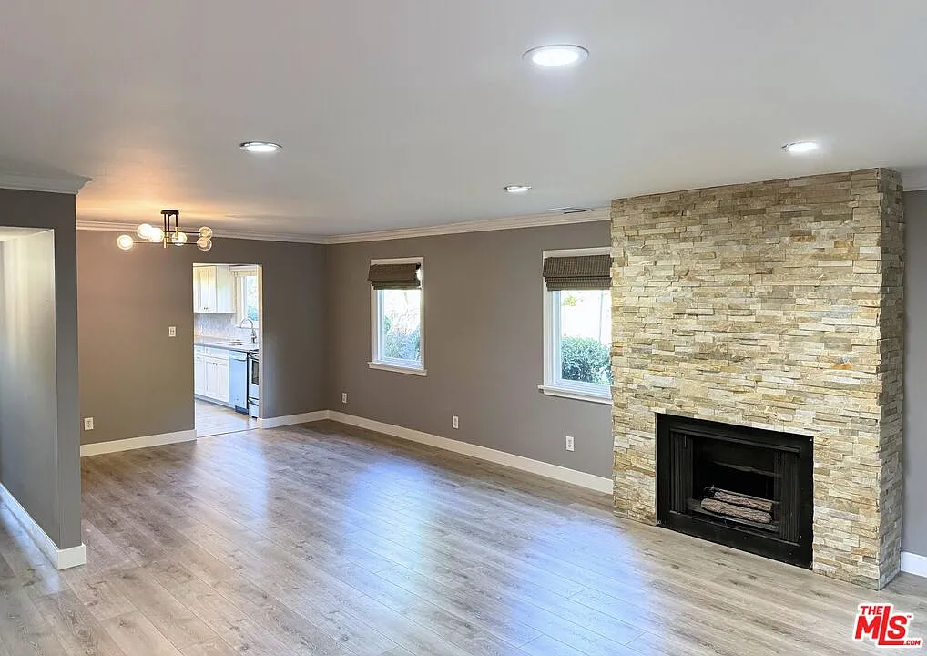 3 bed, 2.0 bath, 1832 sqft, $4,795 — Photo 4