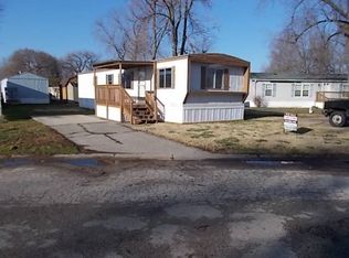 64 Carroll Wood Dr, Wood River, IL 62095