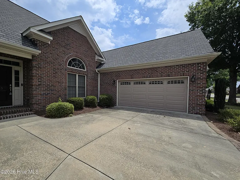 225 Jack Pl — Photo 2
