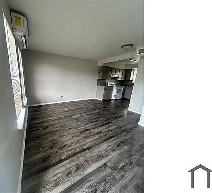 3rd image of 5113 Green Park Dr