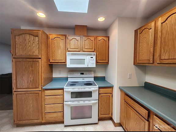 3rd image of 177 Olympic View Ave NE