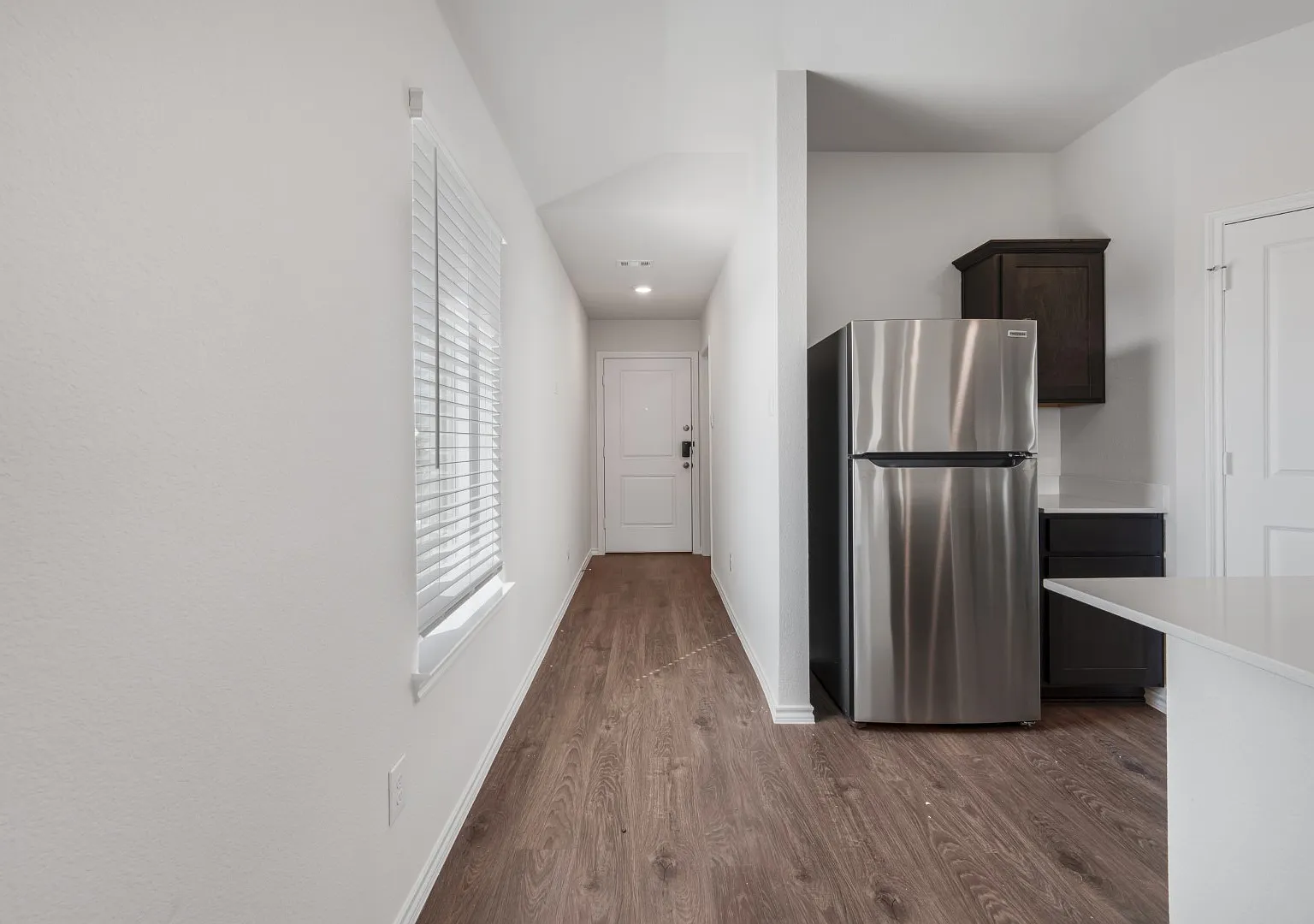 1715 Potomac Ln — Photo 4
