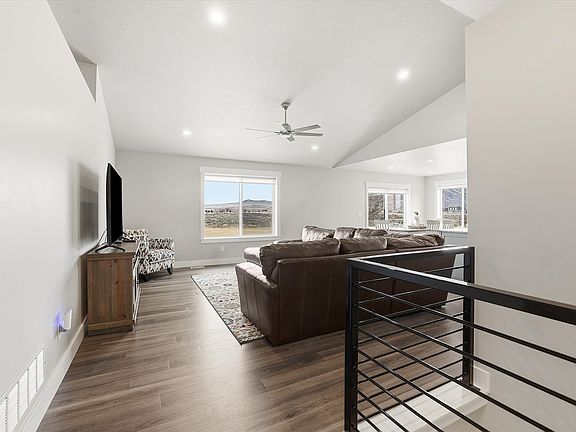 3rd image of 15290 N 4950 W