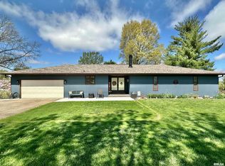 201 Leland Lake Dr, Jacksonville, IL 62650