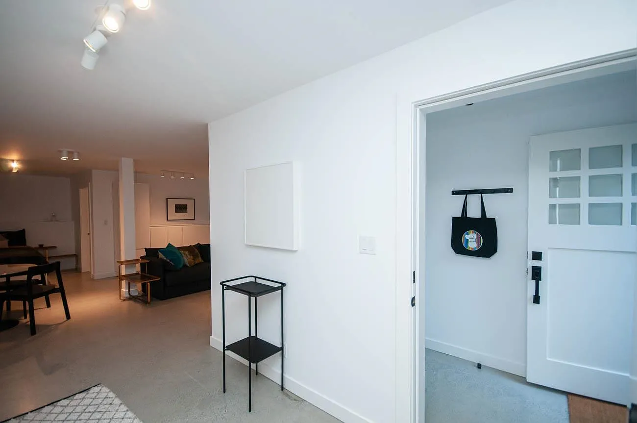 Studio, 800 sqft, $2,400 — Photo 3