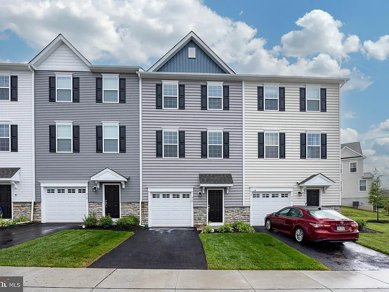 412 Ridgewood Dr — Photo 2