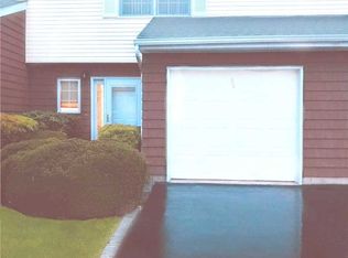 36 Sandy Hill Rd, Commack, NY 11725