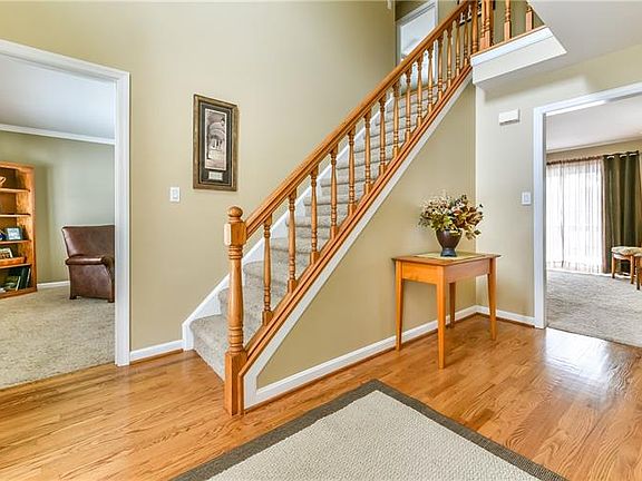 4th image of 201 Autumn Hill Dr