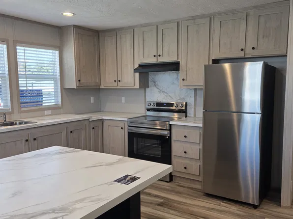 12 Ann Way W, Winter Haven, FL 33880