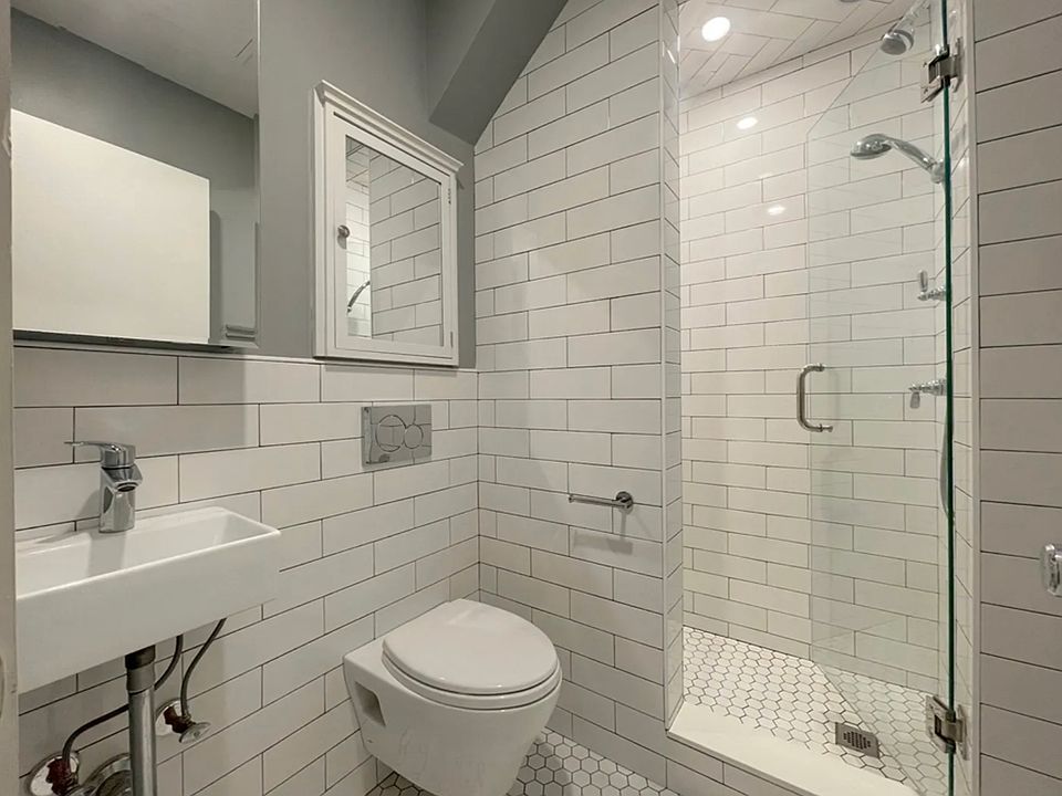 1st image of 819 E 2nd St #1B