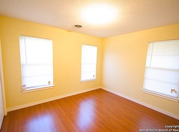 5th image of 9526 Sunny Hill Ln