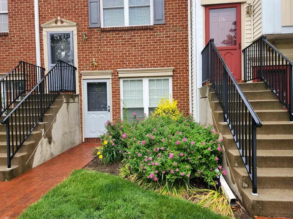 137 Cottonwood St, Jersey City, NJ 07305