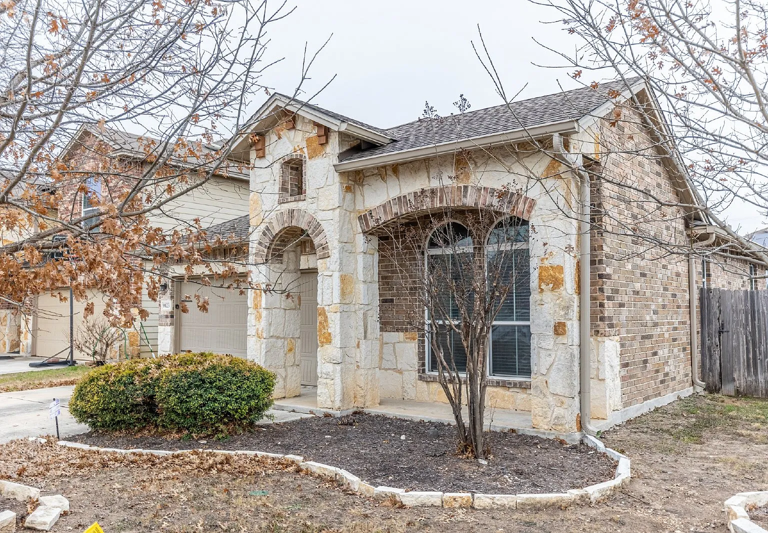 3 bed, 2.0 bath, 1866 sqft, $1,900 — Photo 3