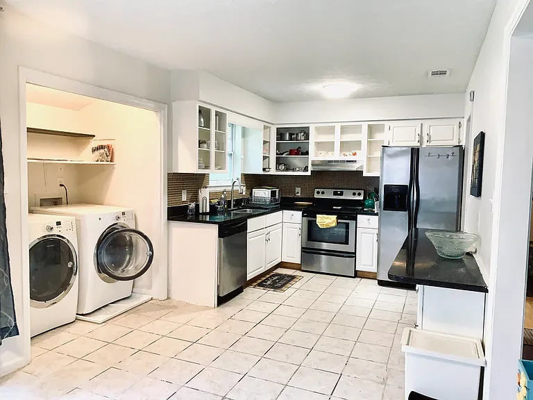210 Wesley St #1 — Photo 3