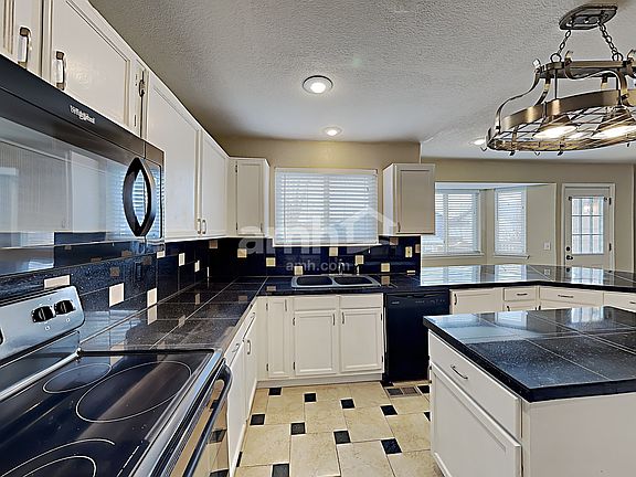3rd image of 4259 S Killarney St