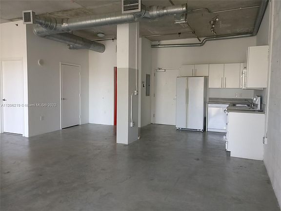 3rd image of 444 NE 30th St Unit 703