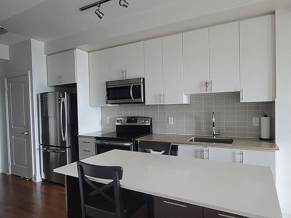3rd image of 7161 Yonge St #829