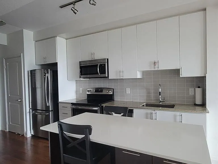 7161 Yonge St #829 — Photo 3