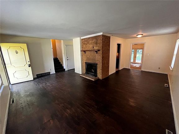 4th image of 9810 Bennington Ave