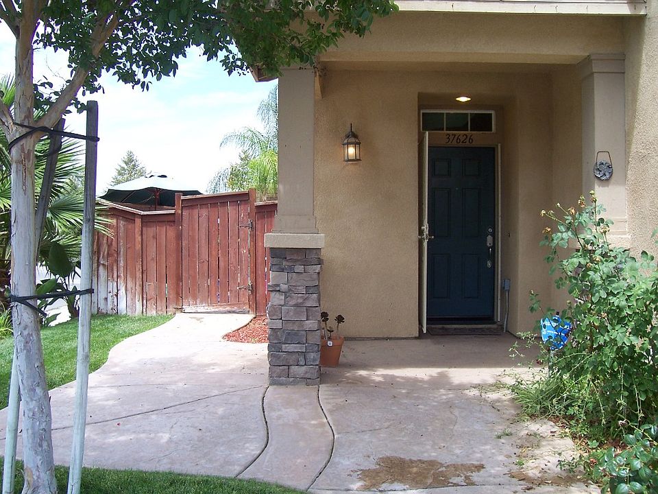 1st image of 37626 Sprucewood Ln
