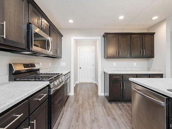 4th image of 305 Cottonwood Ct