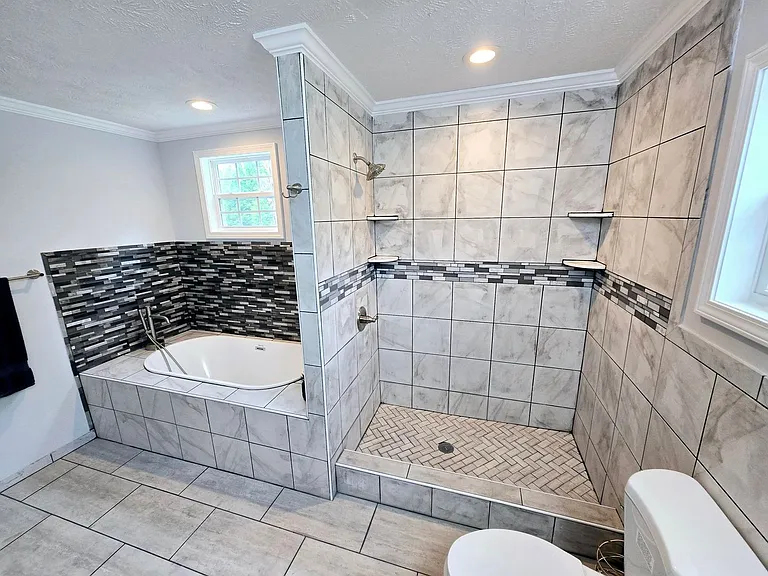 220 Teague Trl — Photo 2