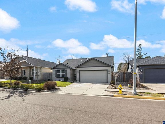 3rd image of 558 Casting St SE