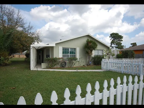 3943 Roan Ct W, West Palm Beach, FL 33403