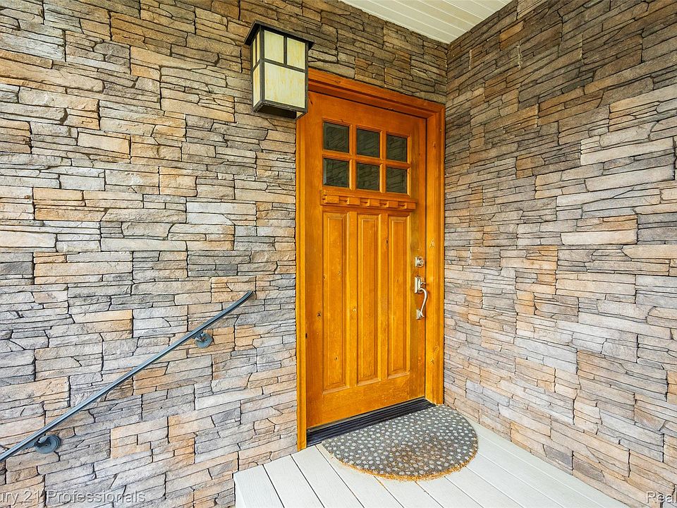 304 Gardenia Ave, photo 4