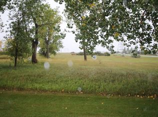 2615 W Loveland Rd, Bismarck, ND 58503