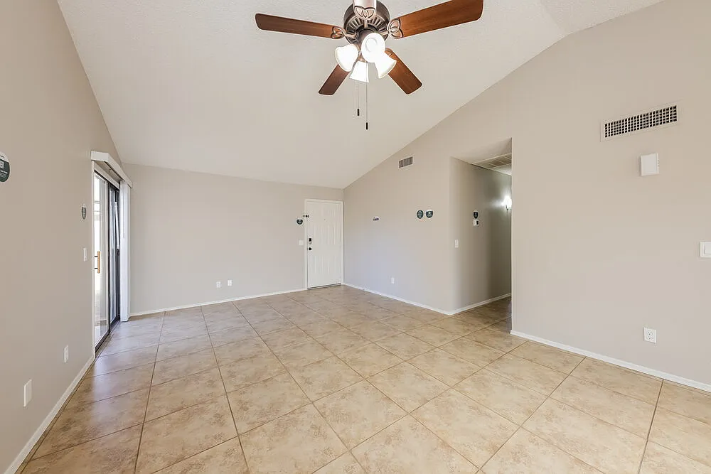 3 bed, 2.0 bath, 1228 sqft, $2,080 — Photo 4