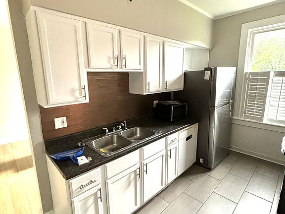 2nd image of 416 S Urania Ave
