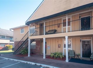 200 Country Club Dr APT 702, Largo, FL 33771