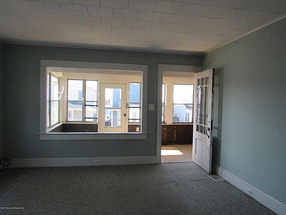 4th image of 250 North St