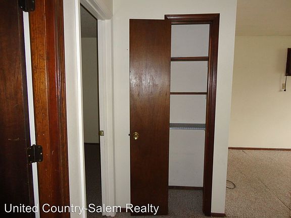 5th image of 309 E Bryan St APT A