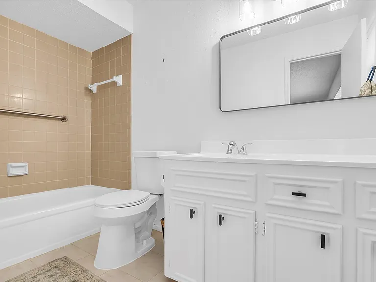 13740 Hollowgreen Dr #605 — Photo 27