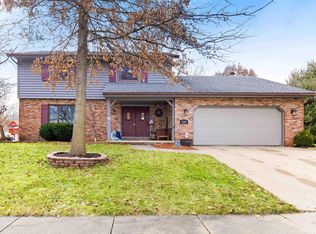 6209 N Heather Oak Dr, Peoria, IL 61615
