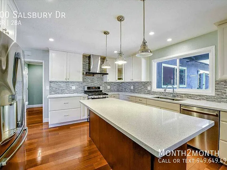 300 Salsbury Dr — Photo 5
