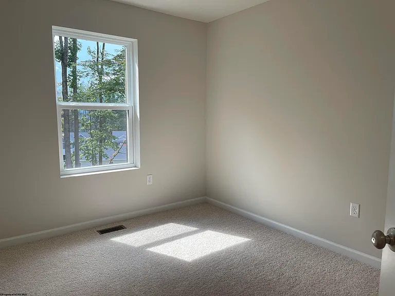 747 Hardman Dr — Photo 32