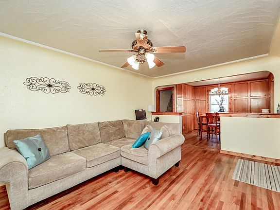 4th image of 1118 7th Ave NW