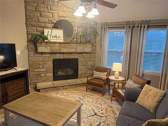 5th image of 521 Hillbrook Dr