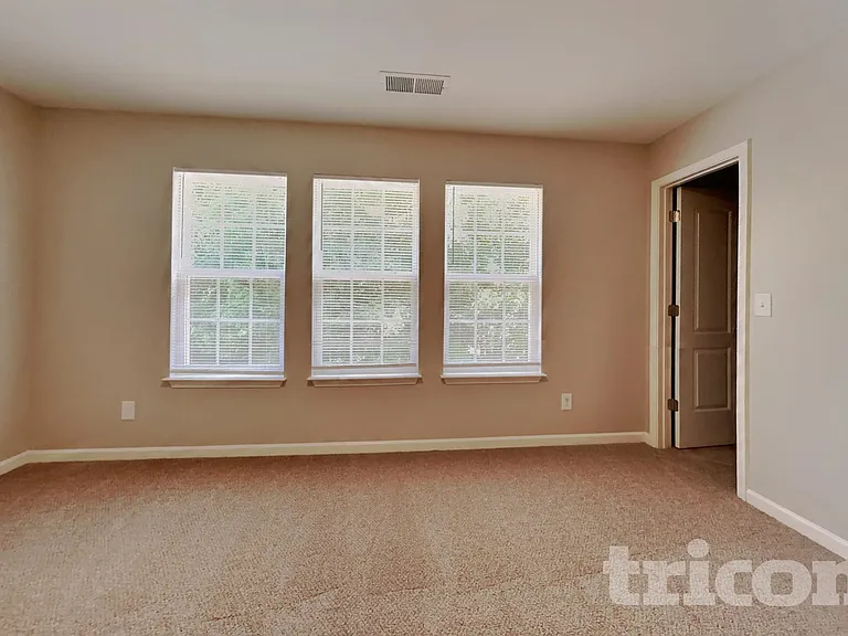 1559 Weatherend Dr — Photo 9