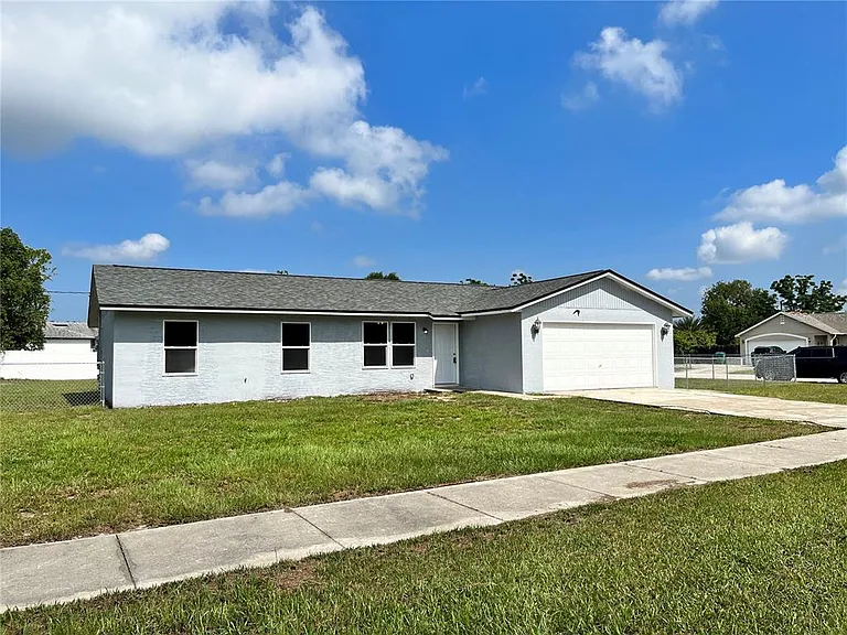 1494 Courtland Blvd — Photo 2