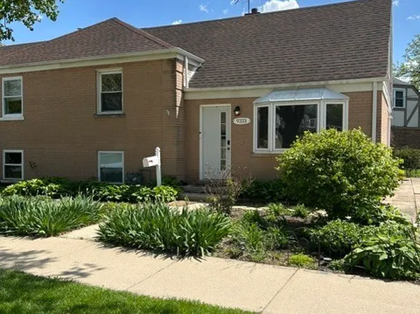 9333 Jackson Ave, Brookfield, IL 60513